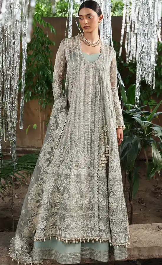 Engagement Lehenga For Wedding Guestsss (4) Engagement Lehenga For Wedding Guestsss (4)