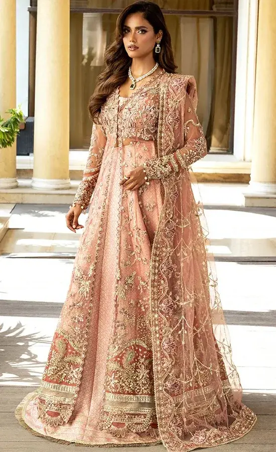 Peach Lehenga For Wedding Guestsss (3) Peach Lehenga For Wedding Guestsss (3)